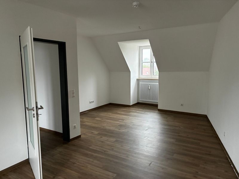 Helle, renovierte 2-Zimmer Wohnung zu vermieten